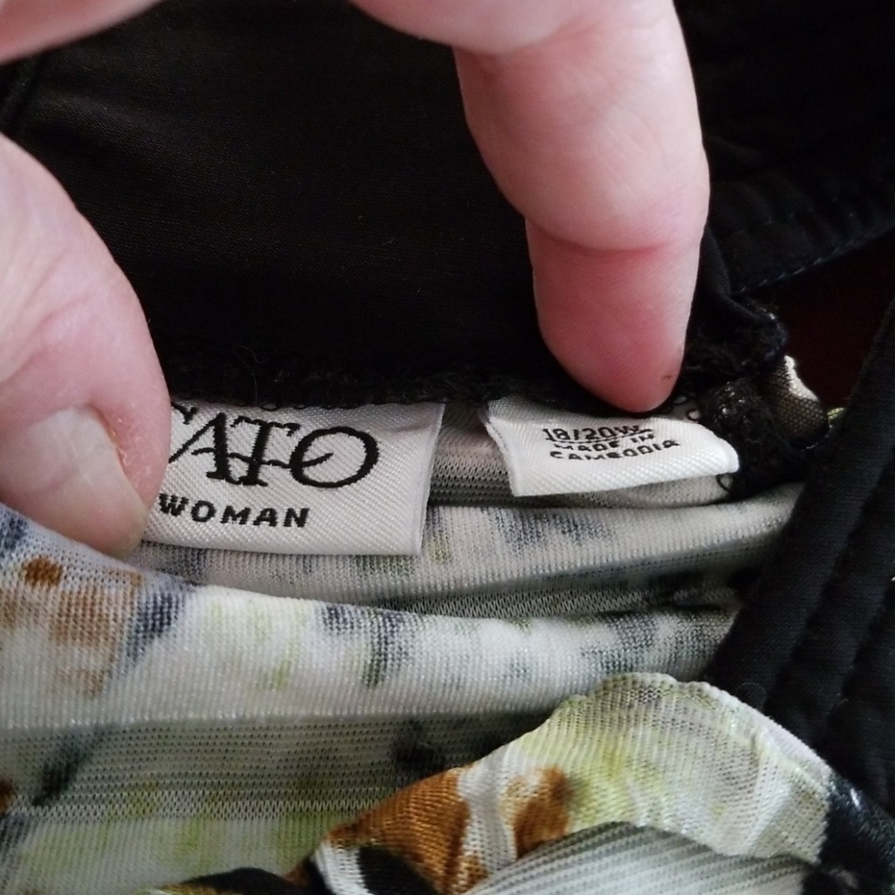 CATO sleeveless top. - Picture 2 of 4